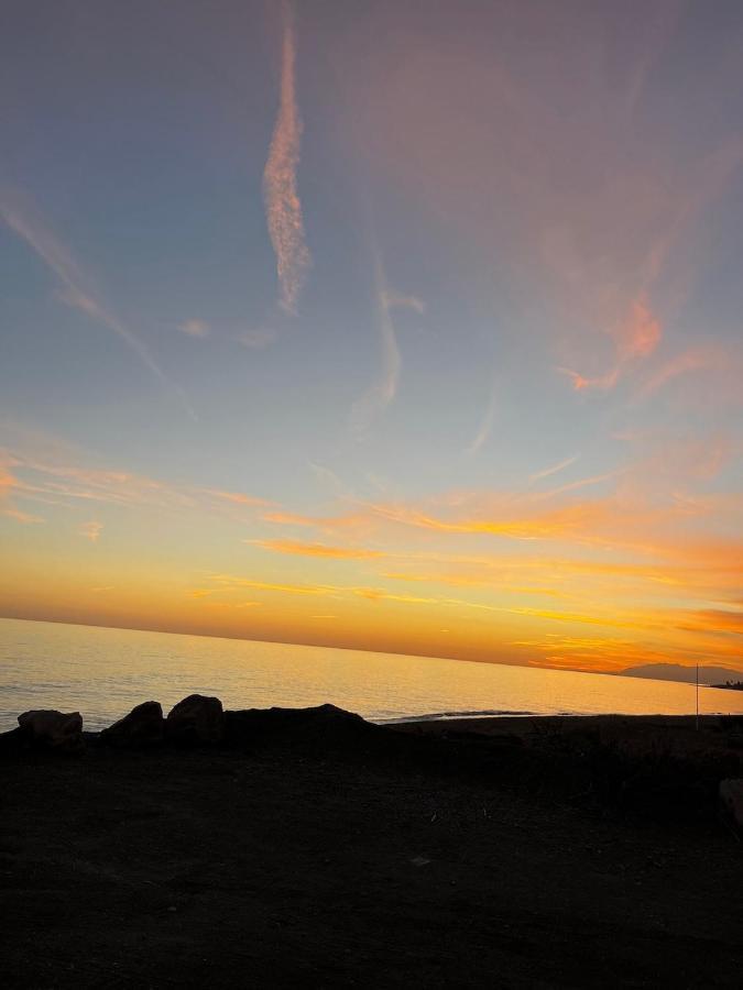 B&B Casa Louisa, Torre Del Mar- Valleniza 贝莱斯 外观 照片